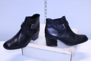 A new pair of Ladies boots size 39