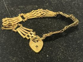 A 9ct gold gate bracelet 9.44g