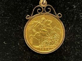 A 1904 22ct gold full sovereign in a 9ct gold mount with chain gross weight 13.49g