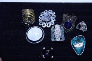A job lot of costume jewellery rings