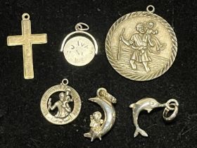 A selection of 925 silver items. 17.74 grams