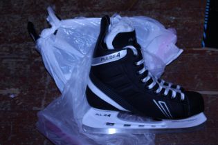 A pair of Ice skates size 4
