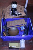 A box of assorted kitchenalia including Homepride Men