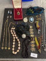 A selection of vintage costume jewellery