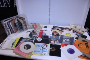 A job lot of assorted 7" singles mainly 60's pop and soul, shipping unavailable