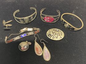 A selection of Mexican and Thai silver jewellery