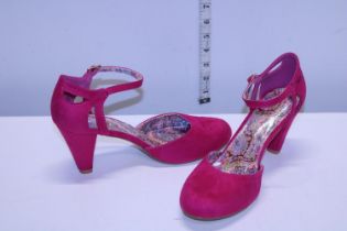 A new pair of ladies pink shoes size 8