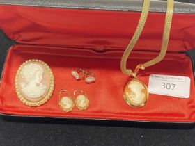 A job lot of assorted gold tone cameo jewellery