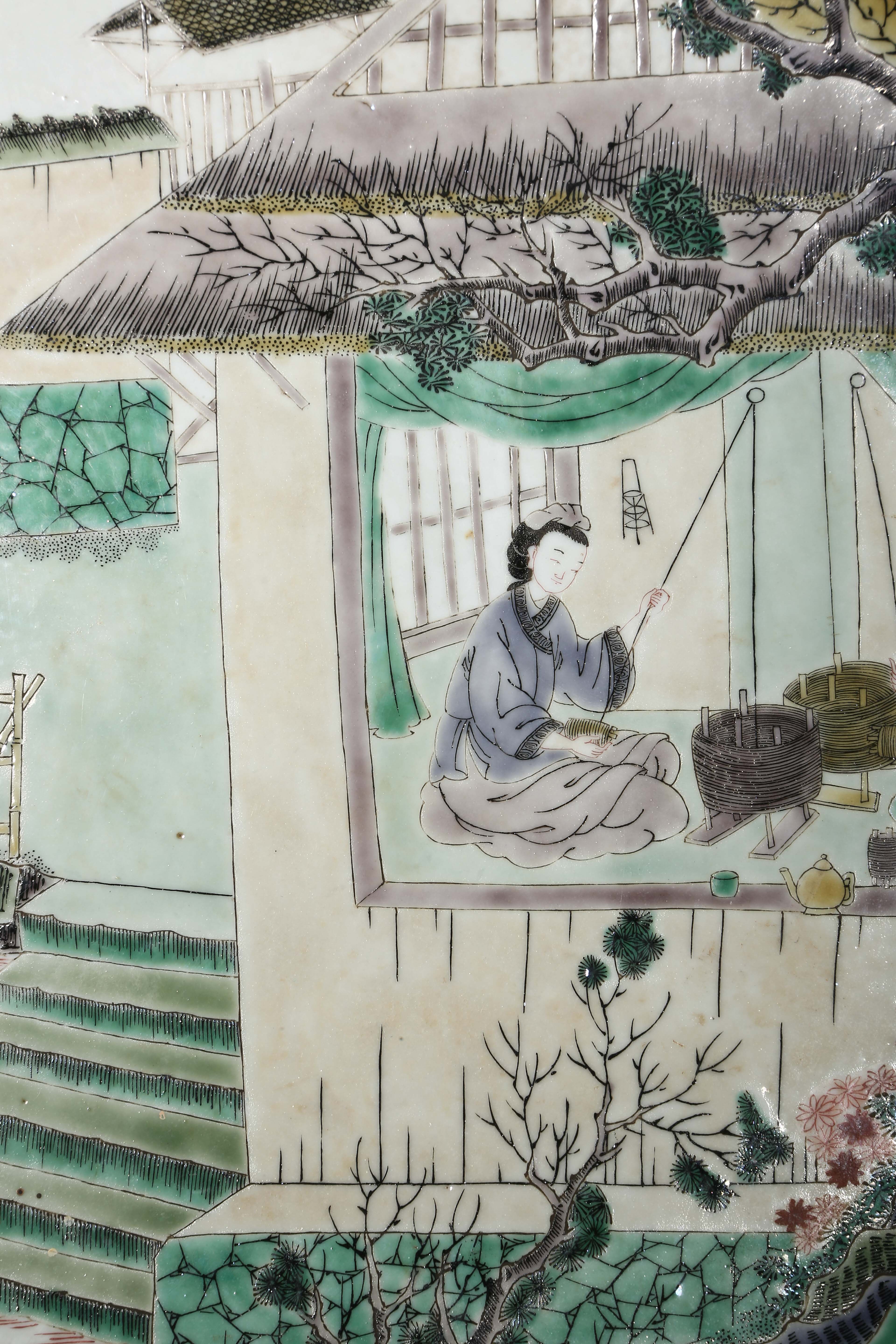 A Chinese Famille Verte Figural Story Dish - Bild 6 aus 10