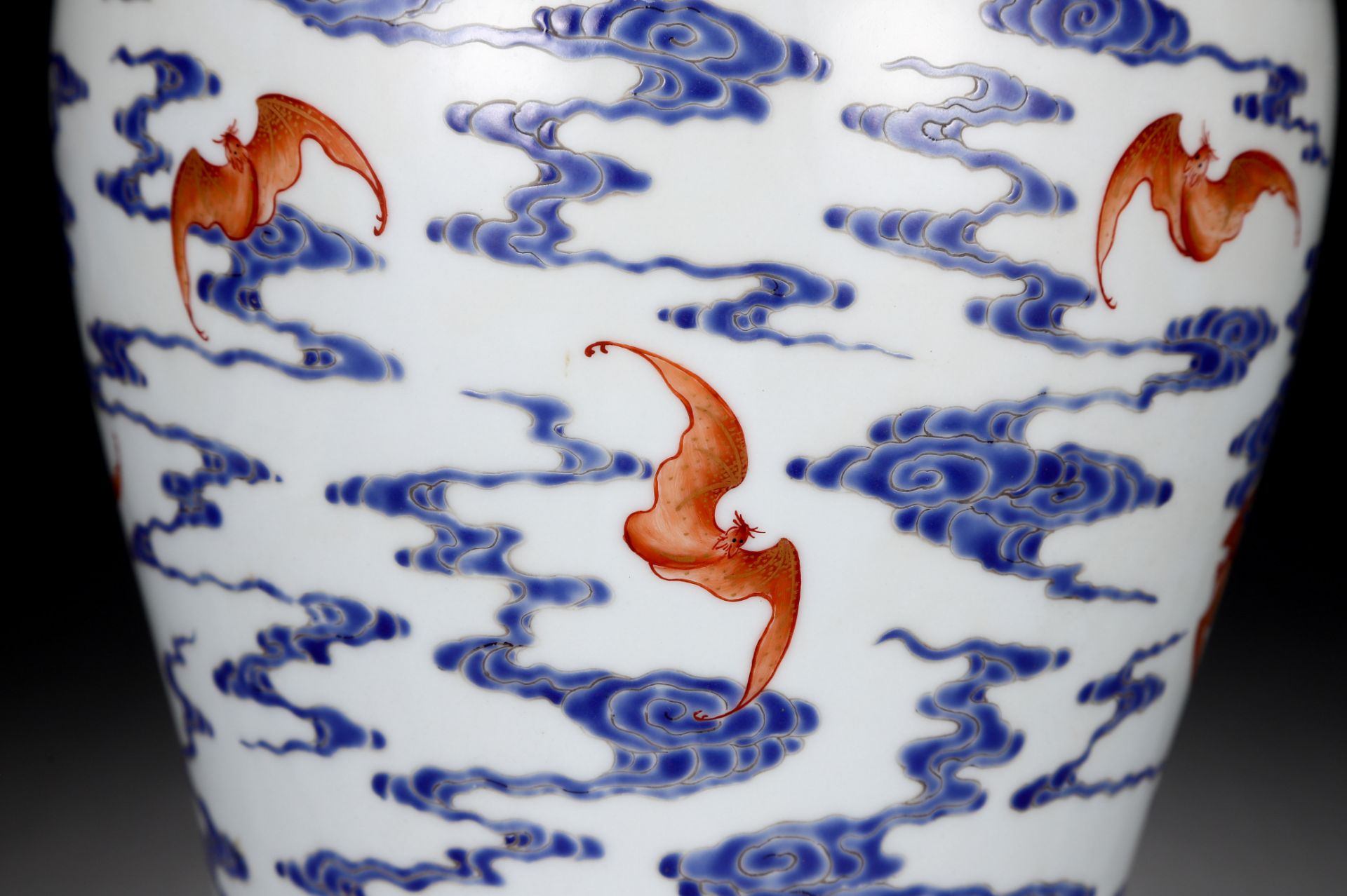 A Chinese Underglaze Blue and Iron Red Bats Vase Meiping - Image 5 of 9