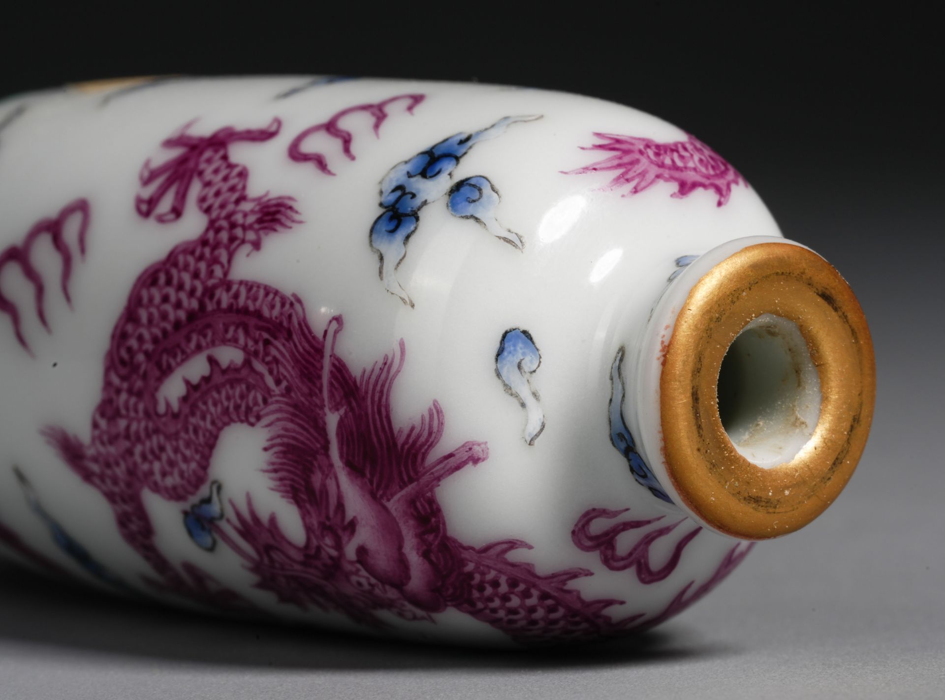 A Chinese Famille Rose Dragon Snuff Bottle - Image 9 of 10