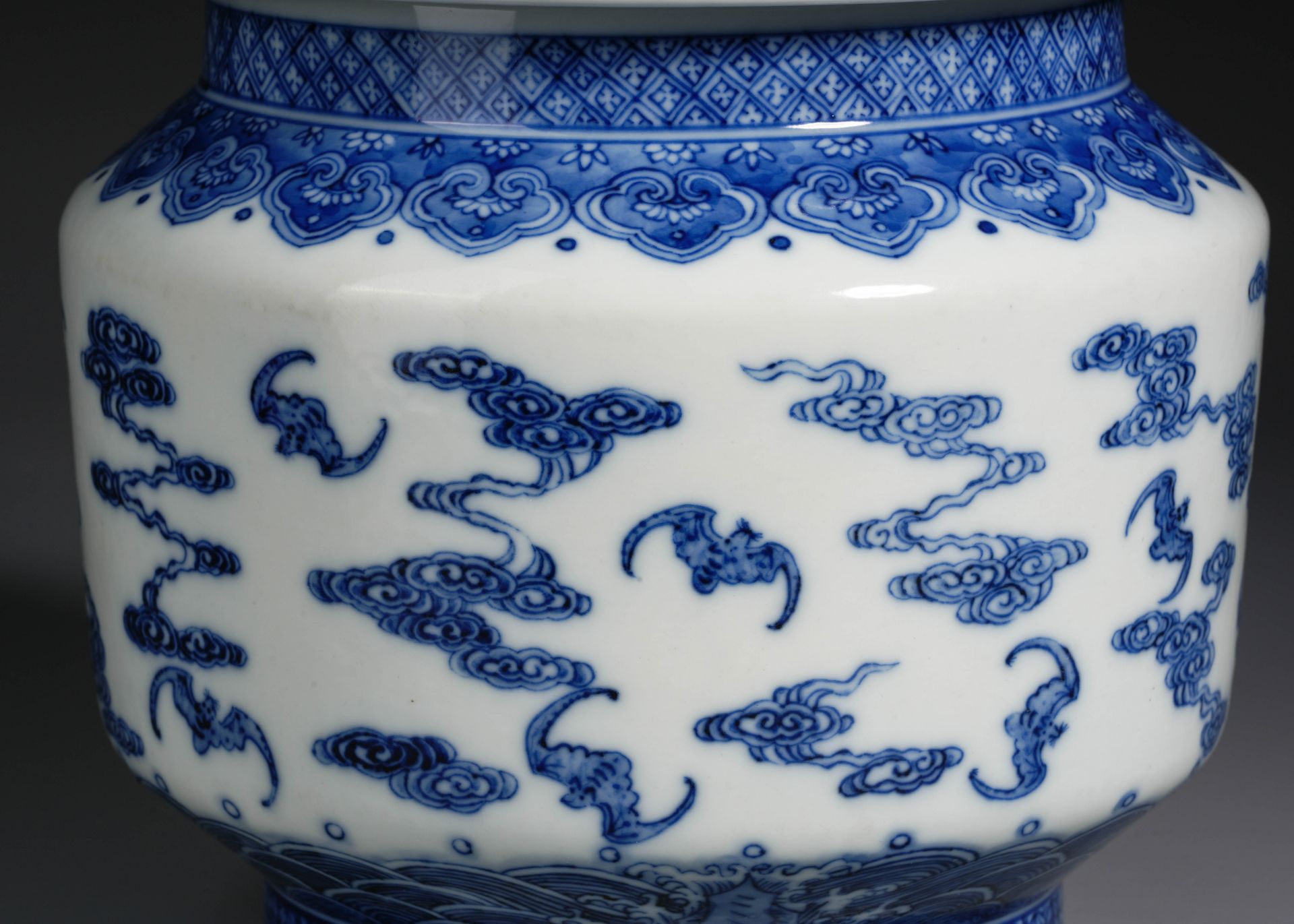 A Chinese Blue and White Bats Jar with Cover - Image 4 of 10