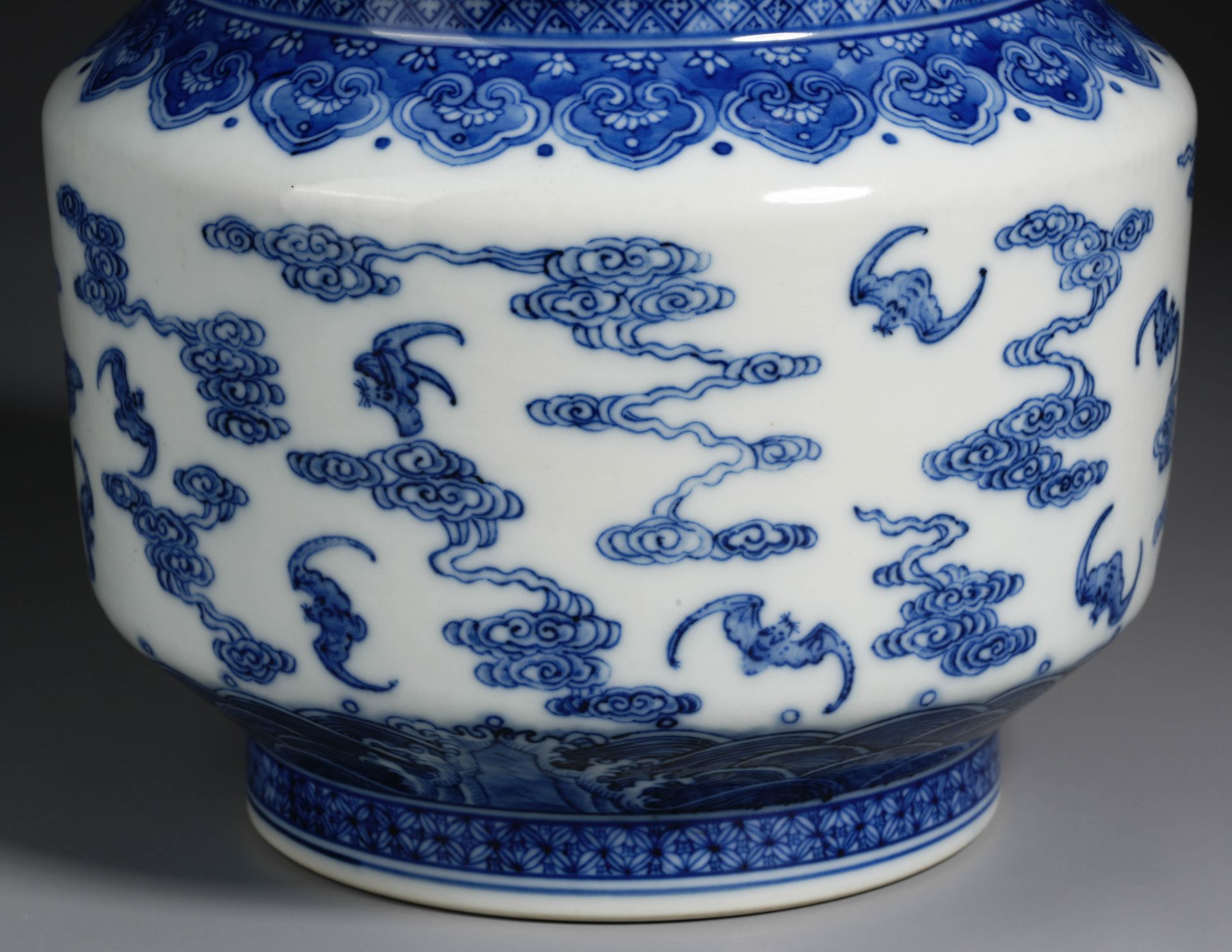 A Chinese Blue and White Bats Jar with Cover - Image 7 of 10