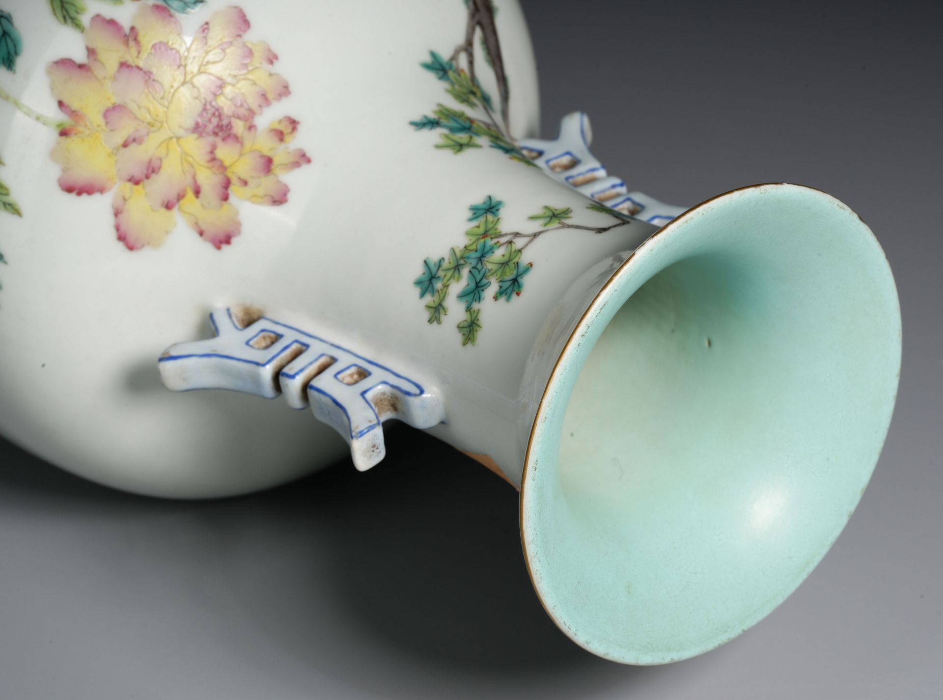 A Chinese Famille Rose Peony Vase - Image 10 of 11
