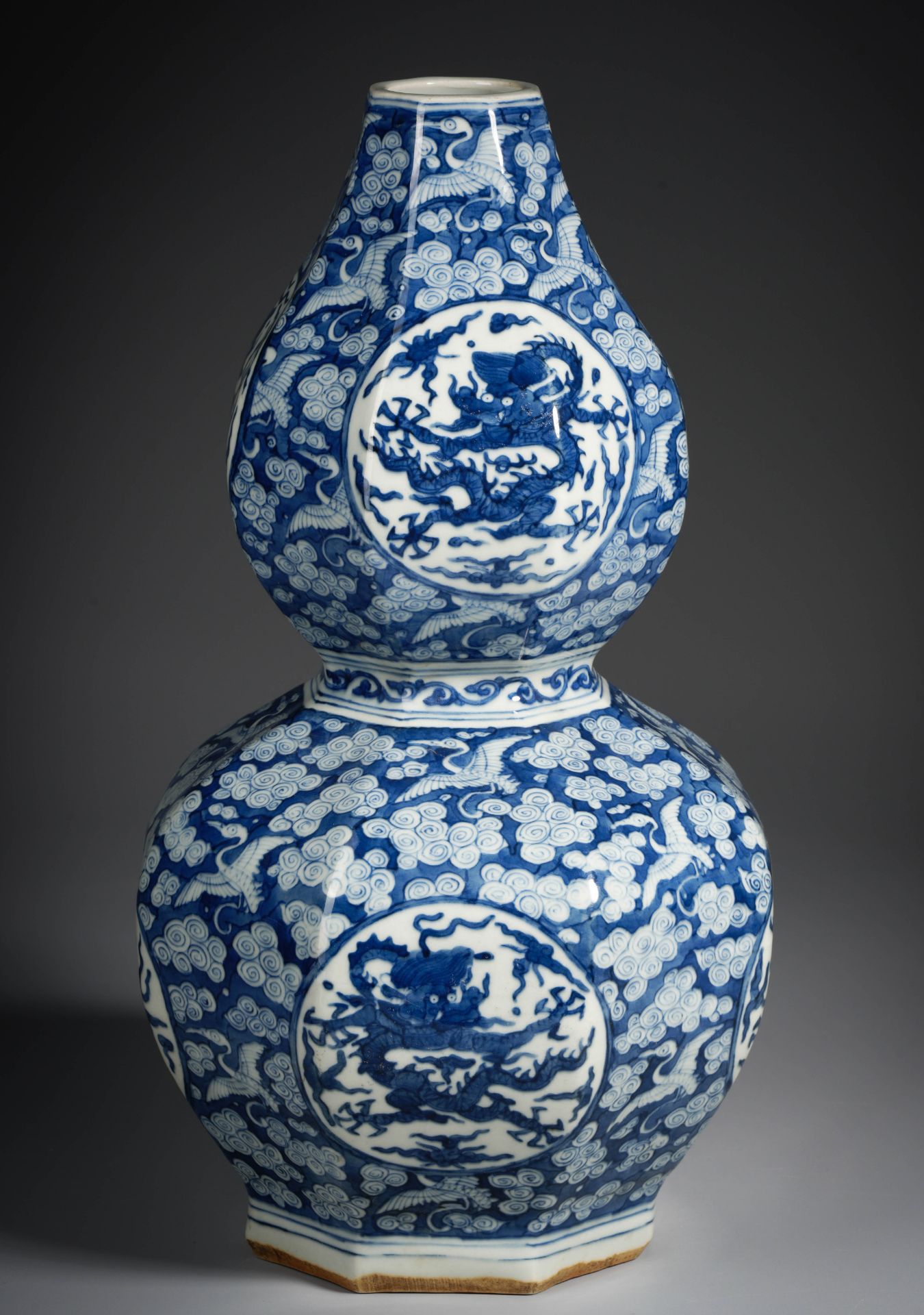 A Chinese Blue and White Dragons Double Gourds Vase - Image 6 of 12