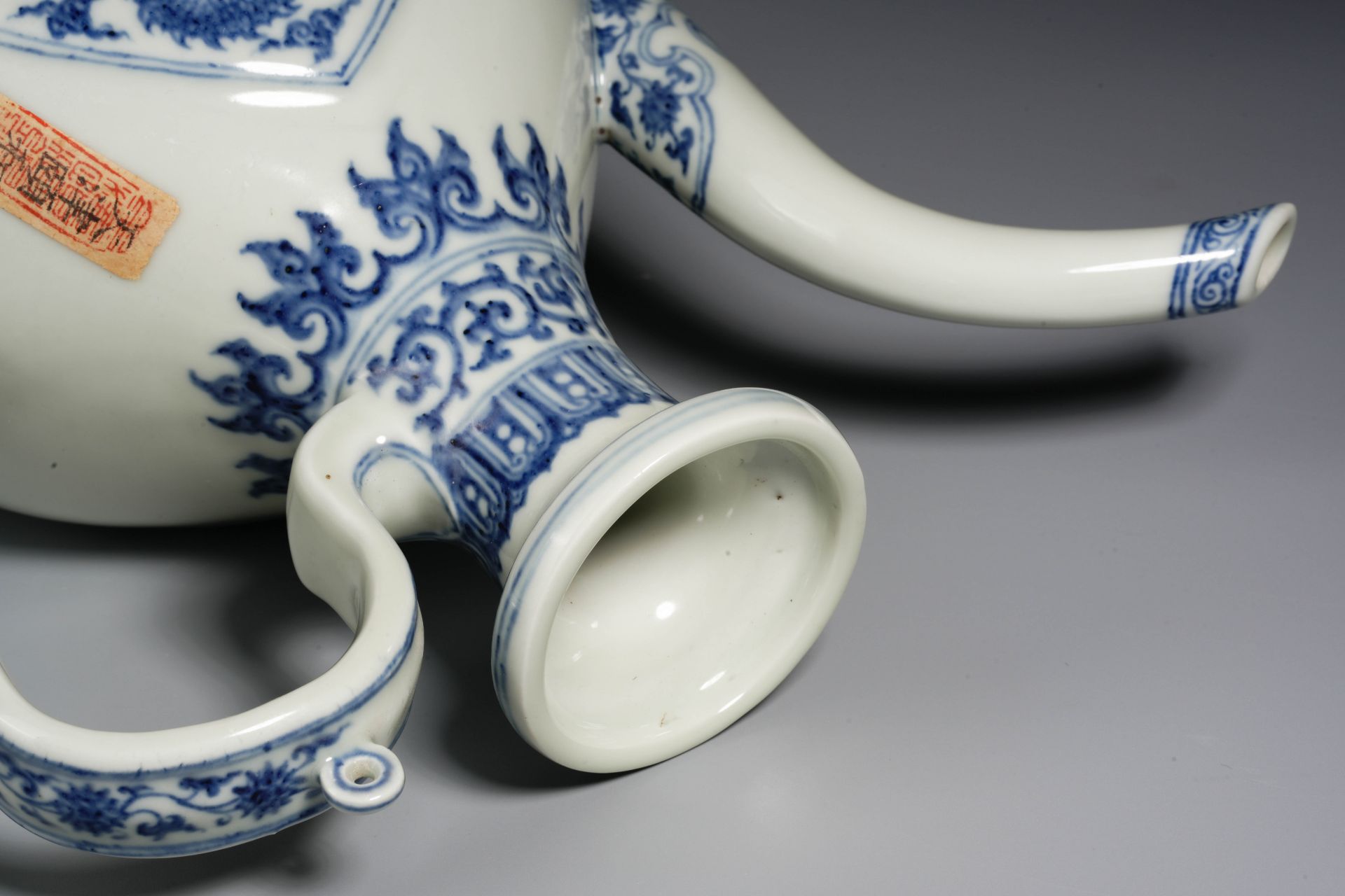 A Chinese Blue and White Dragon Ewer - Image 11 of 12