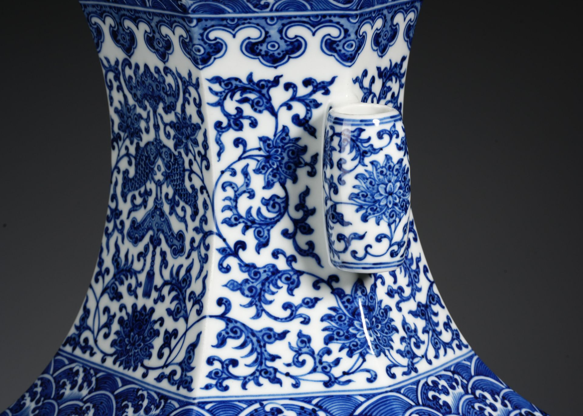 A Chinese Blue and White Dragons Zun Vase - Image 9 of 17