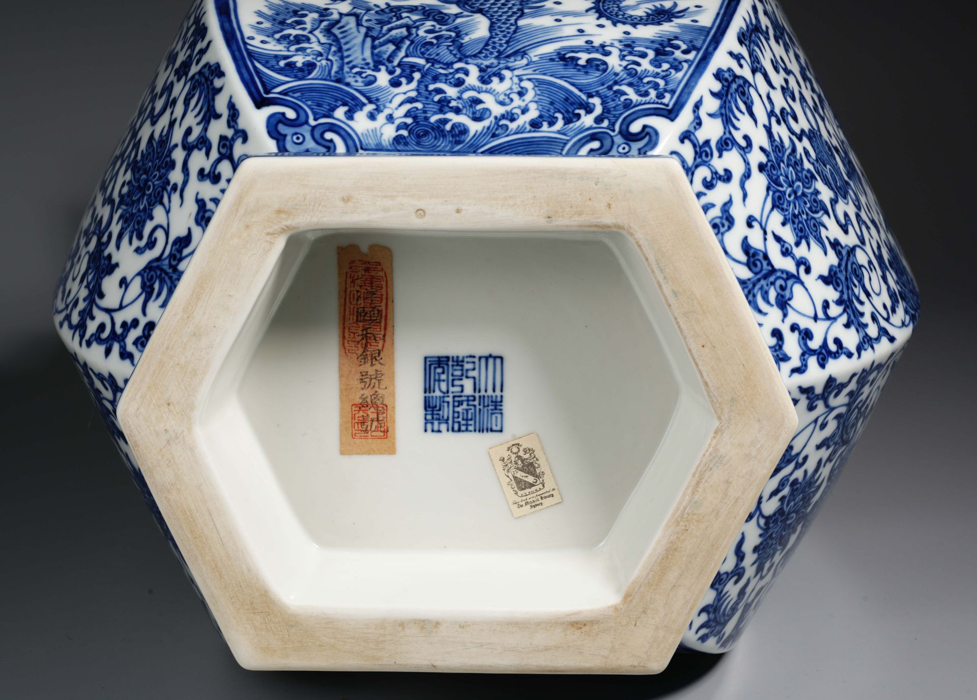 A Chinese Blue and White Dragons Zun Vase - Image 16 of 17