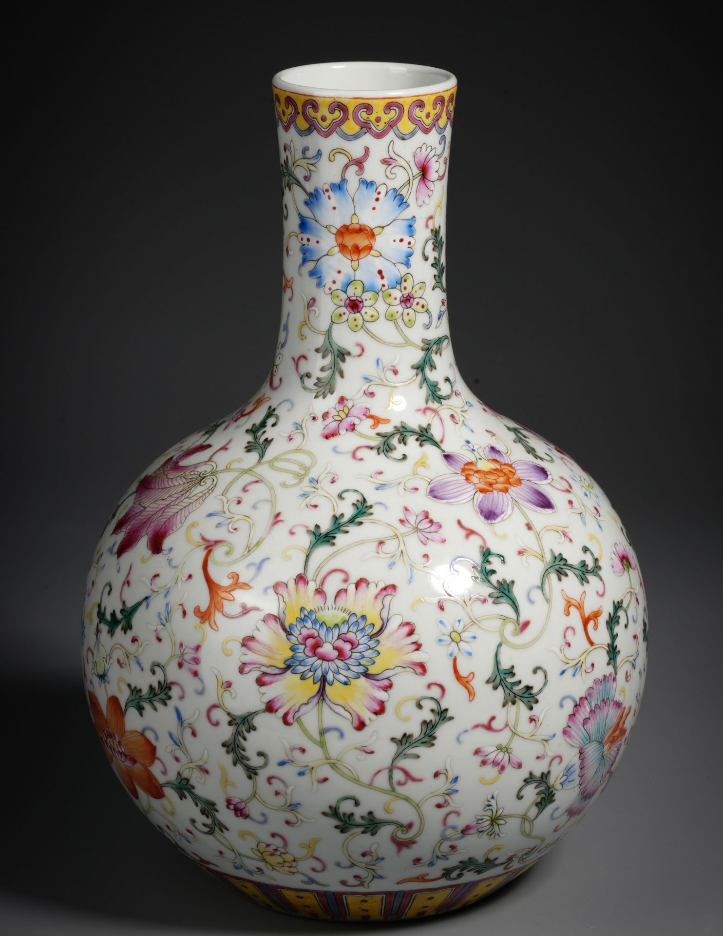 A Chinese Famille Rose Lotus Scrolls Globular Vase - Image 2 of 11