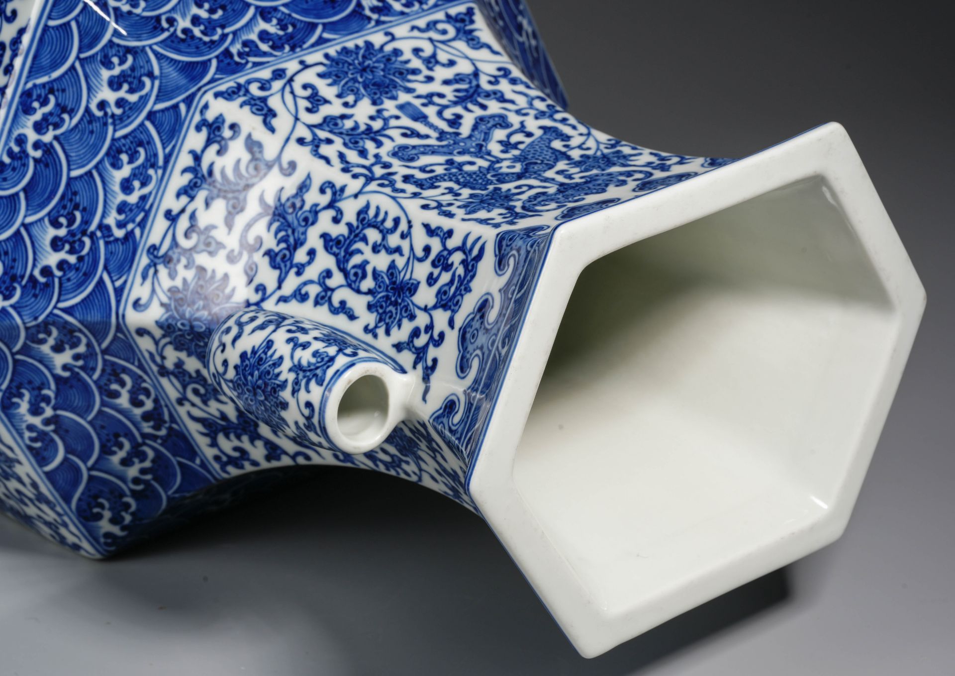A Chinese Blue and White Dragons Zun Vase - Image 15 of 17
