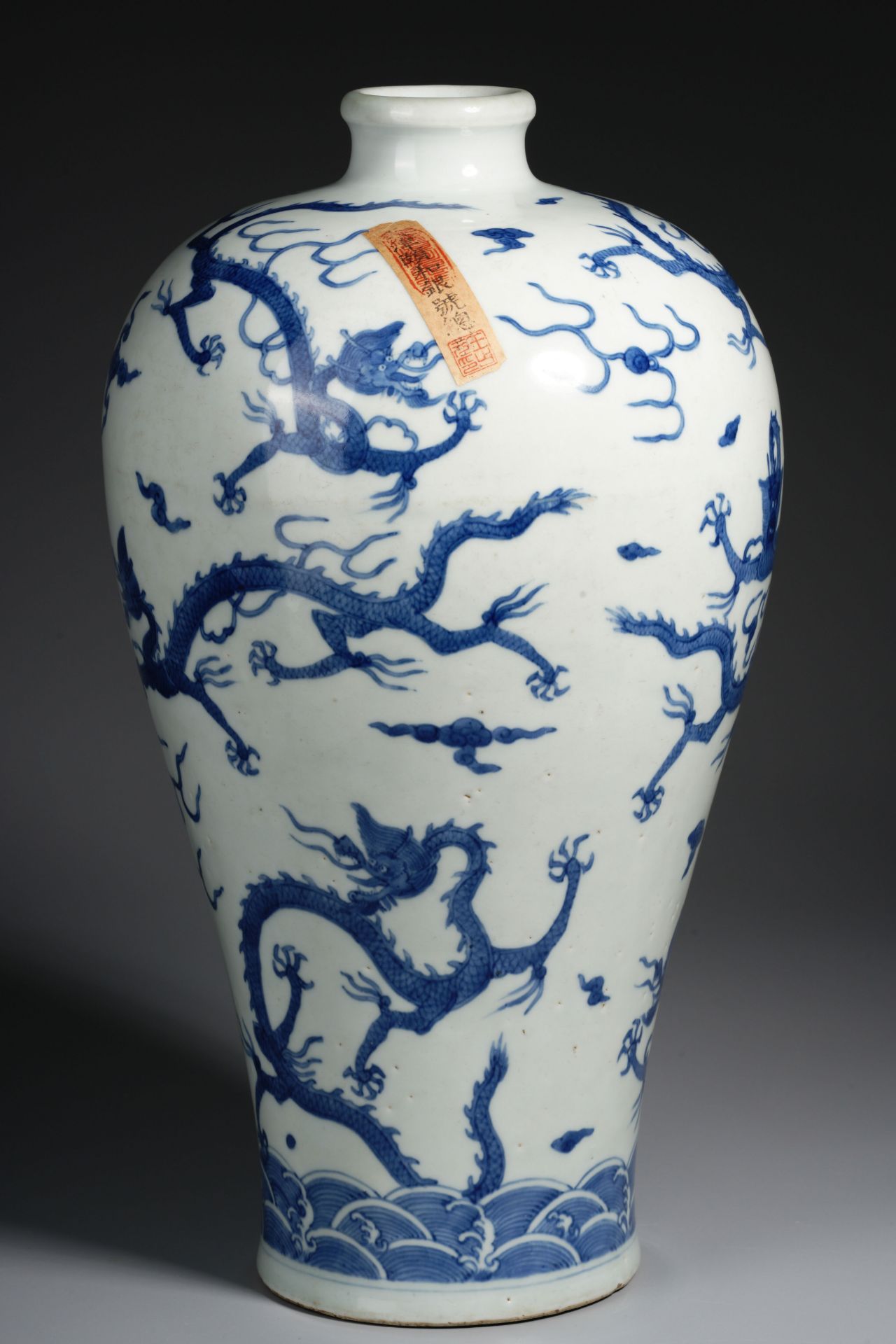 A Chinese Blue and White Dragon Vase Meiping - Image 4 of 11