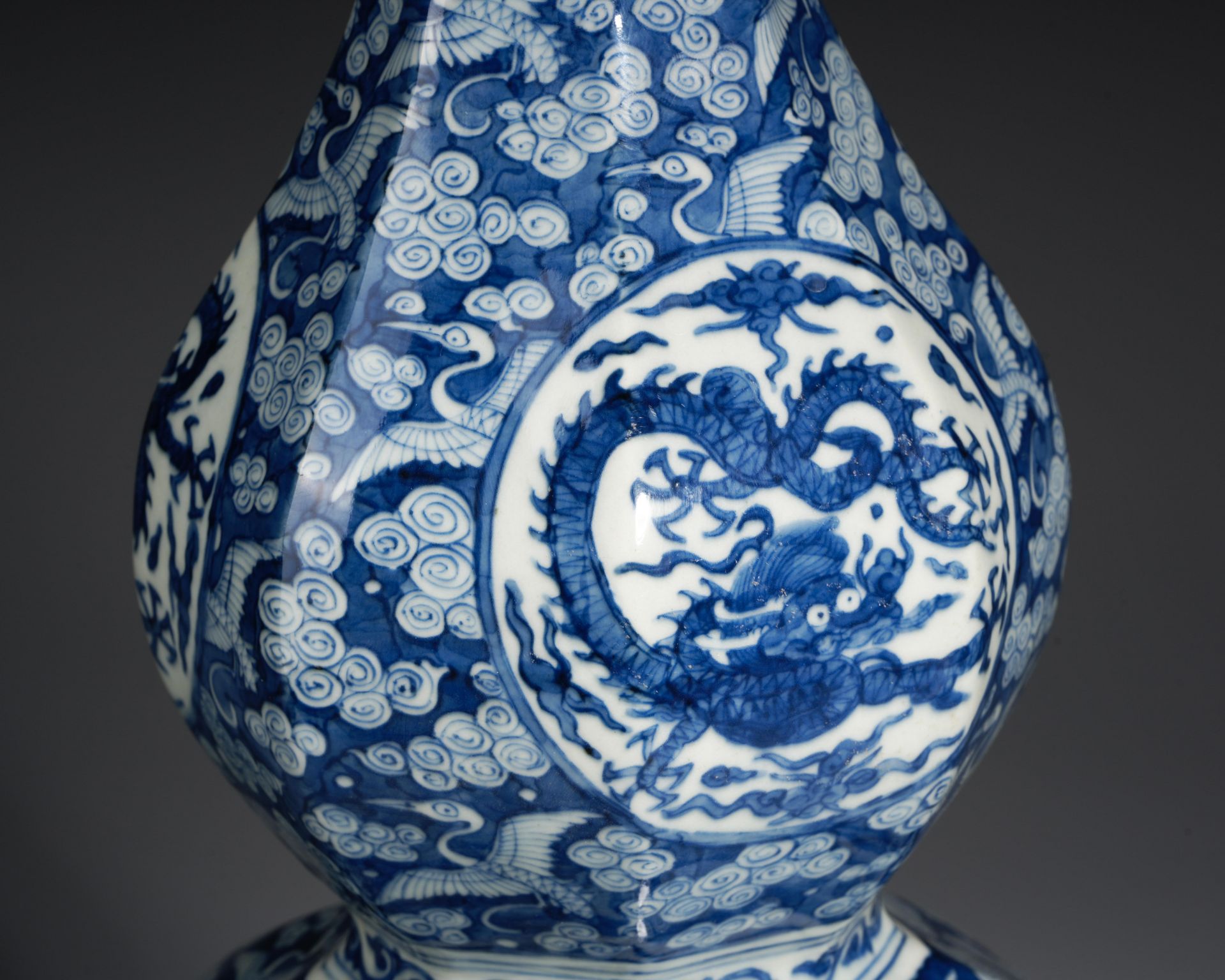 A Chinese Blue and White Dragons Double Gourds Vase - Image 8 of 12