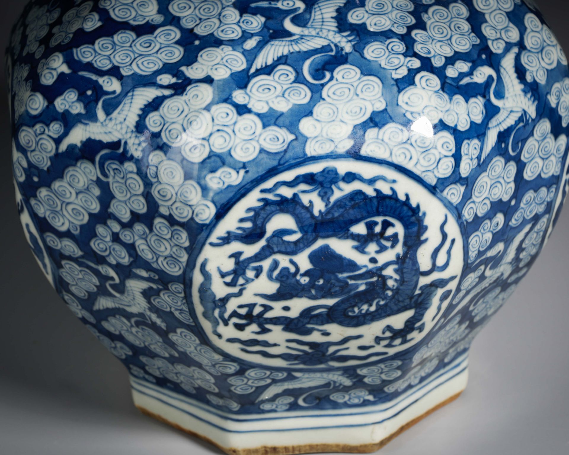 A Chinese Blue and White Dragons Double Gourds Vase - Image 4 of 12