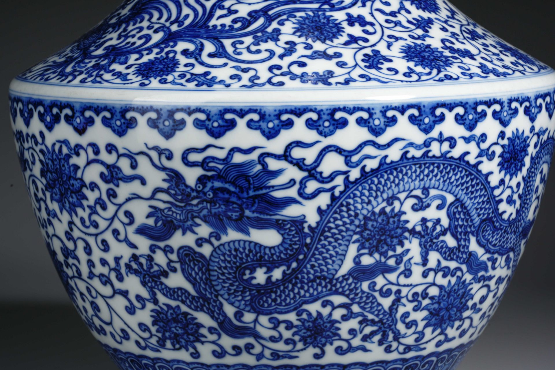 A Chinese Blue and White Dragon and Phoenix Zun Vase - Image 4 of 12