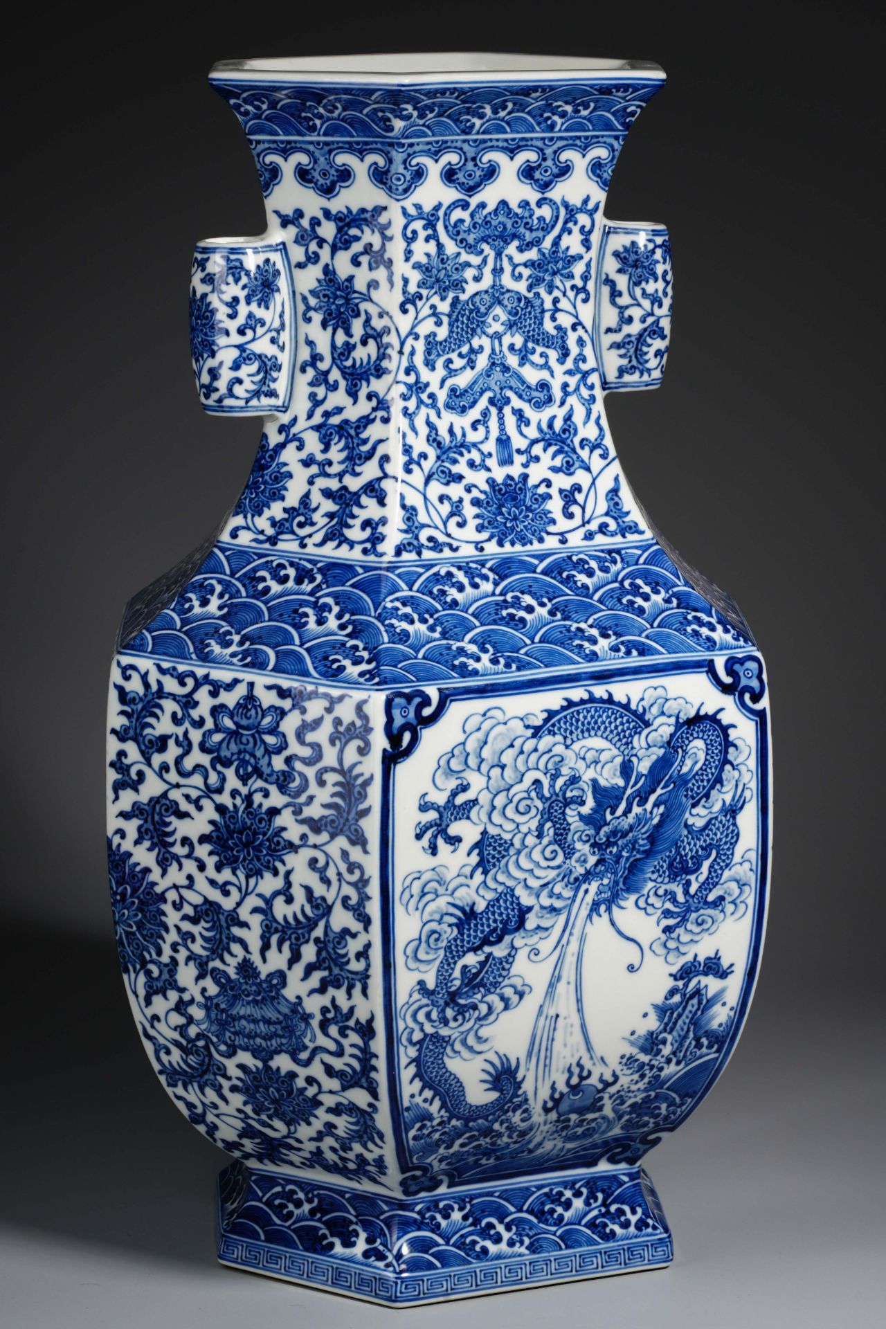 A Chinese Blue and White Dragons Zun Vase - Image 7 of 17