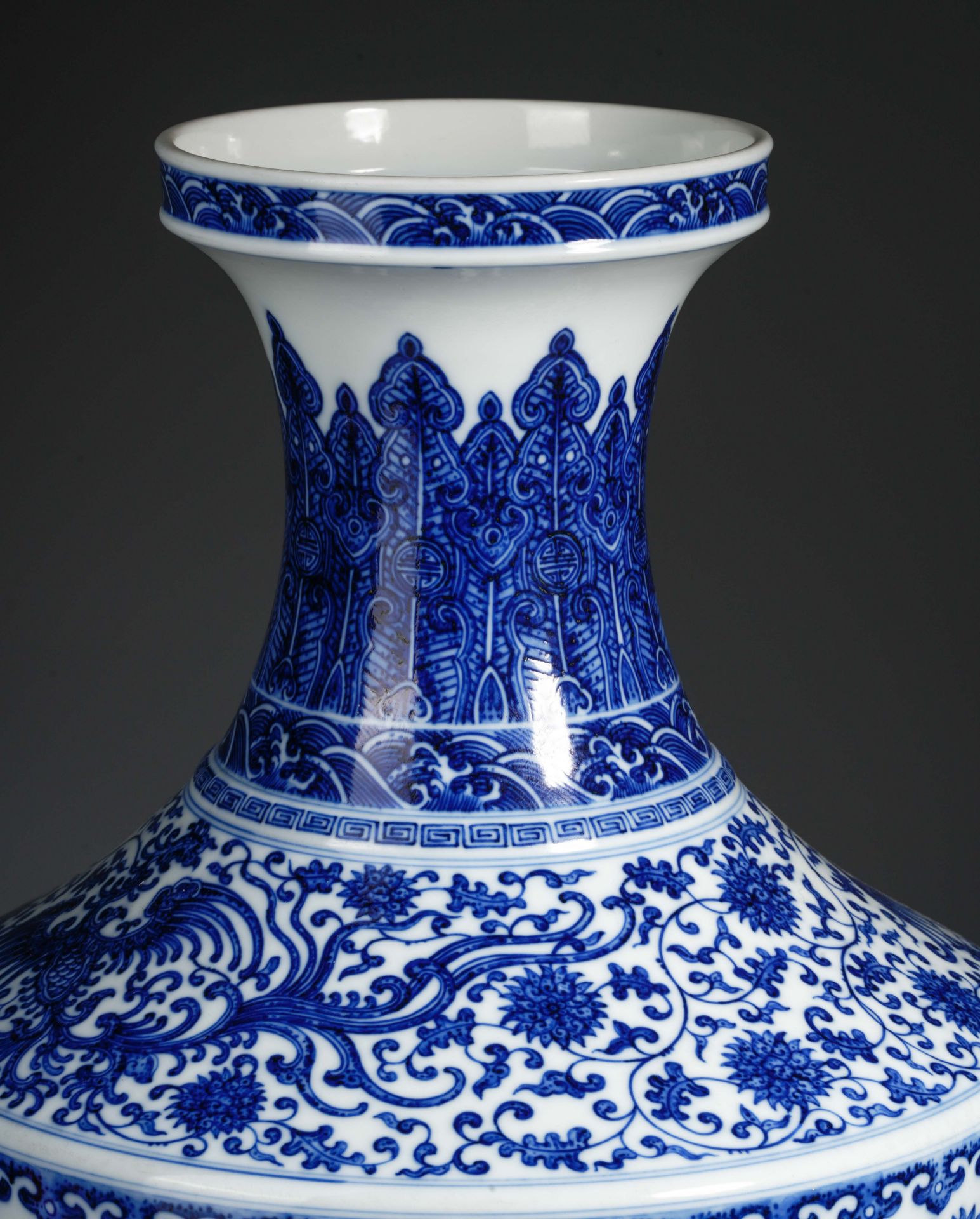 A Chinese Blue and White Dragon and Phoenix Zun Vase - Image 3 of 12