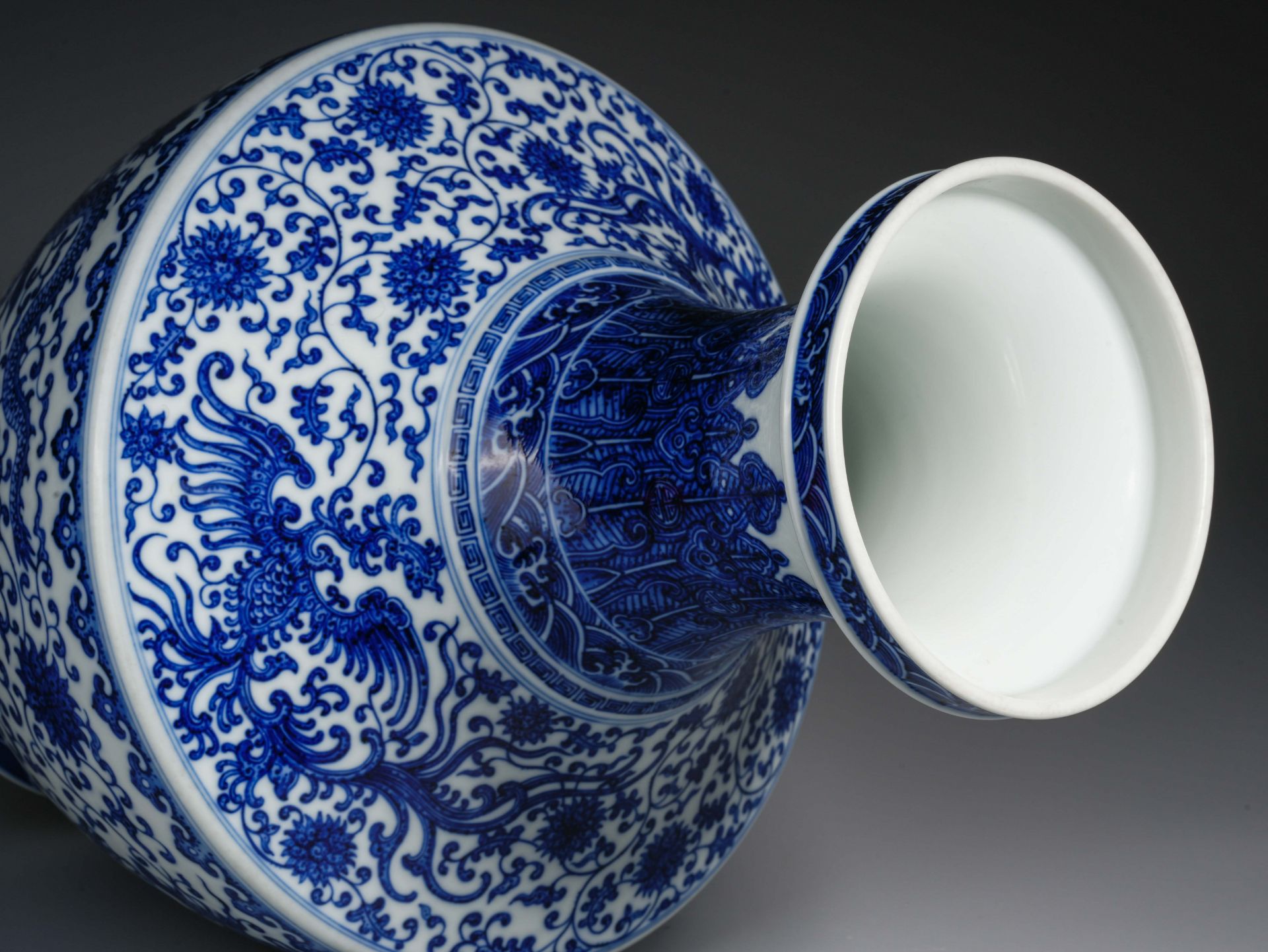 A Chinese Blue and White Dragon and Phoenix Zun Vase - Image 11 of 12