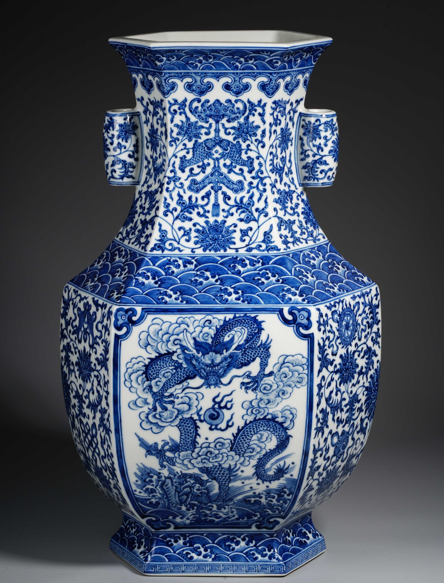 A Chinese Blue and White Dragons Zun Vase - Image 12 of 17