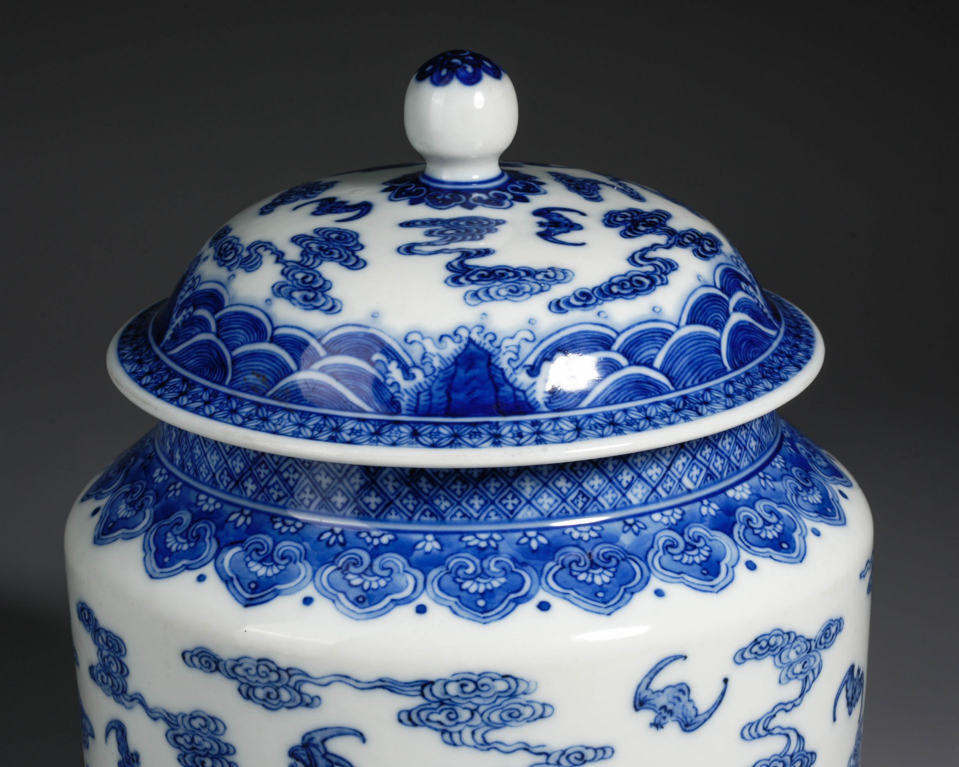 A Chinese Blue and White Bats Jar with Cover - Image 6 of 10