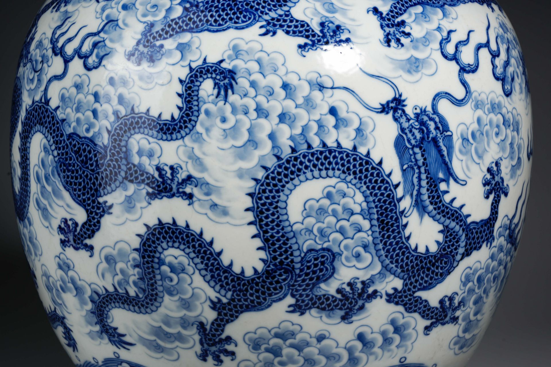 A Chinese Blue and White Dragons Zun Vase - Image 6 of 18