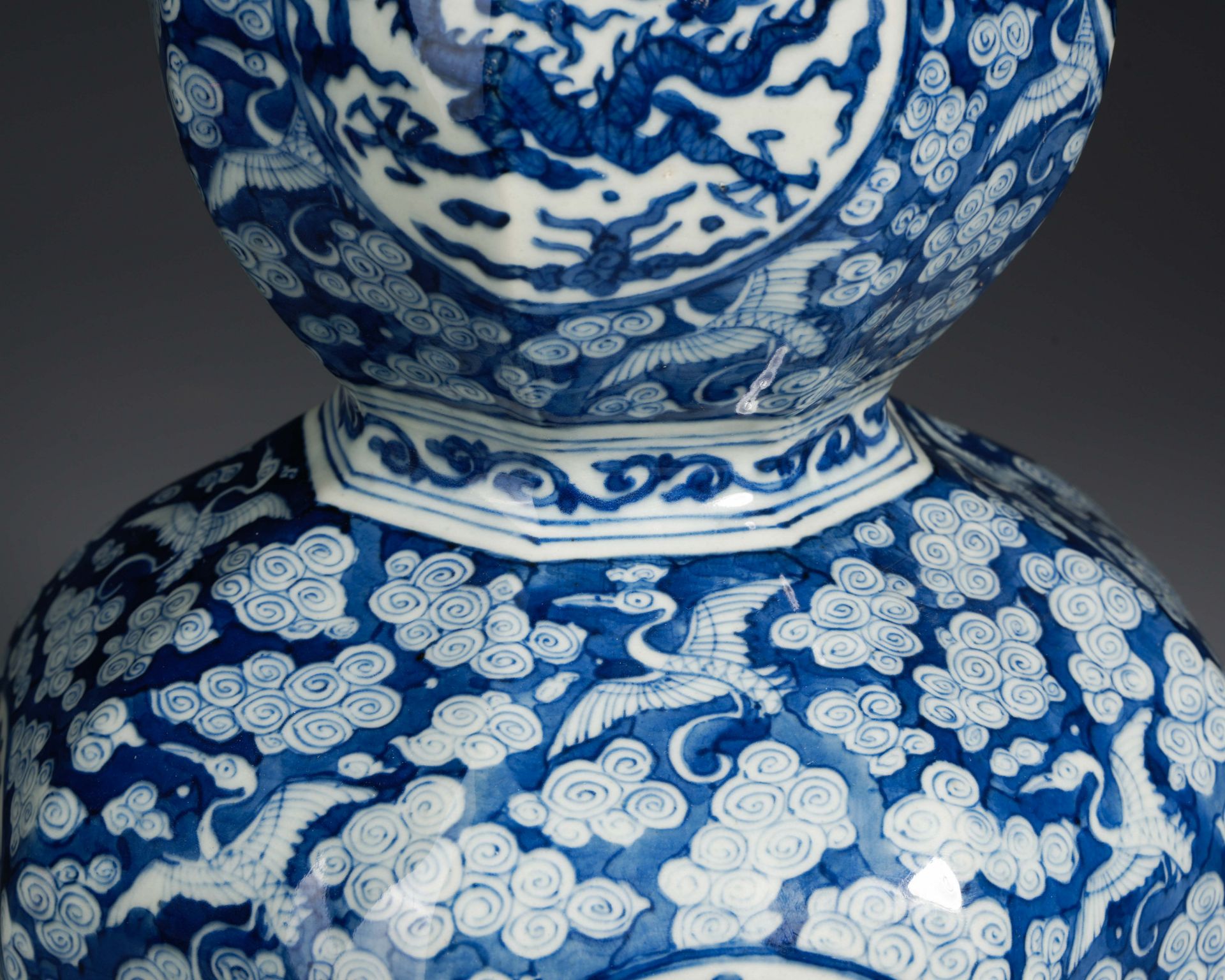 A Chinese Blue and White Dragons Double Gourds Vase - Image 5 of 12