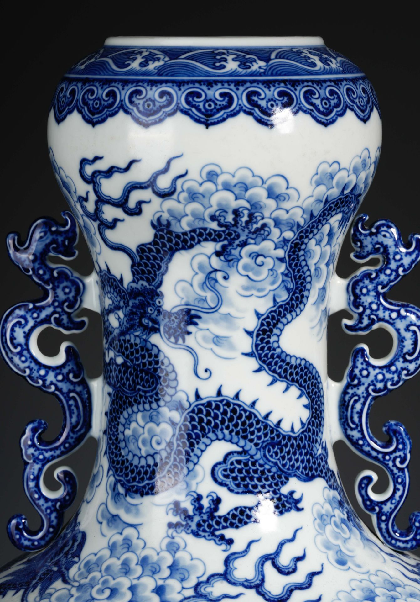 A Chinese Blue and White Dragons Zun Vase - Image 8 of 18