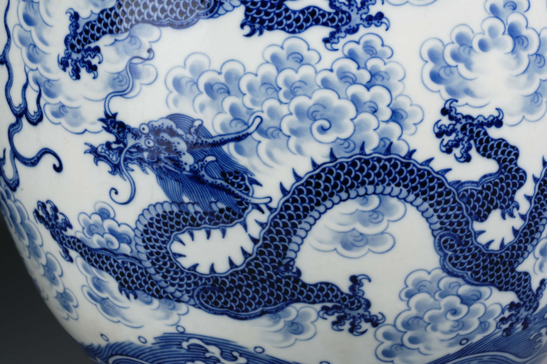A Chinese Blue and White Dragons Zun Vase - Image 10 of 18