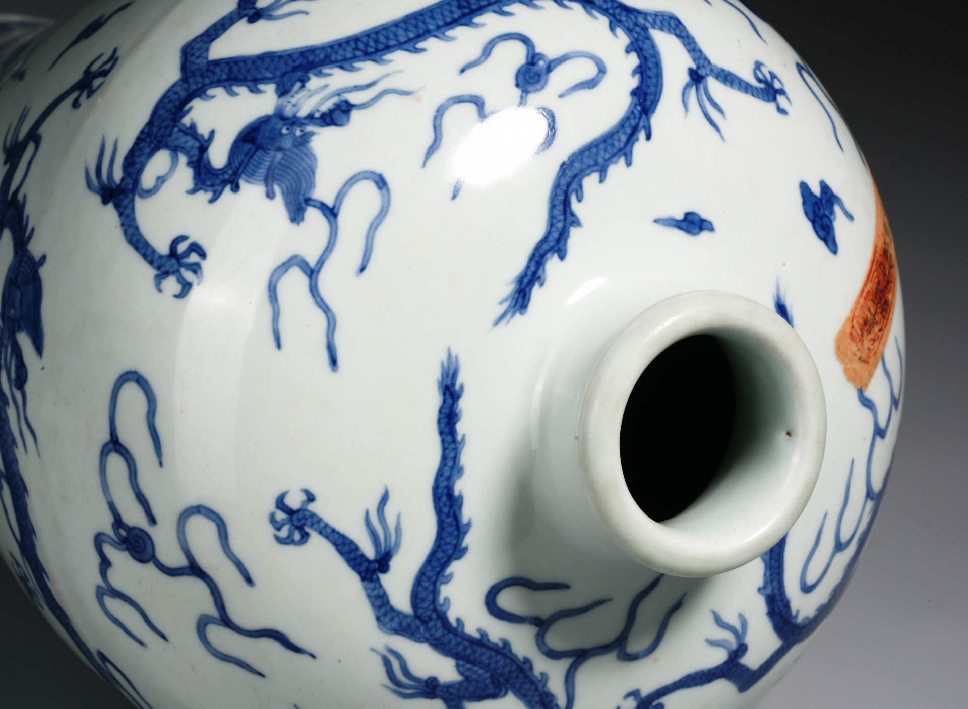 A Chinese Blue and White Dragon Vase Meiping - Image 10 of 11