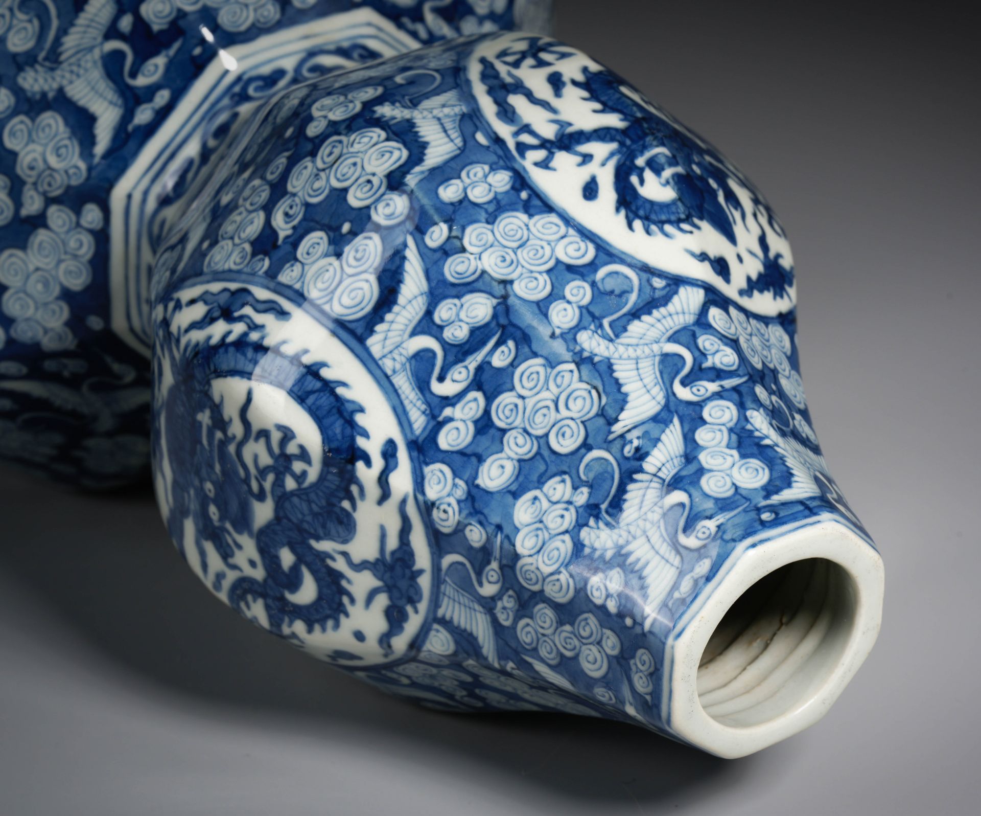 A Chinese Blue and White Dragons Double Gourds Vase - Image 11 of 12