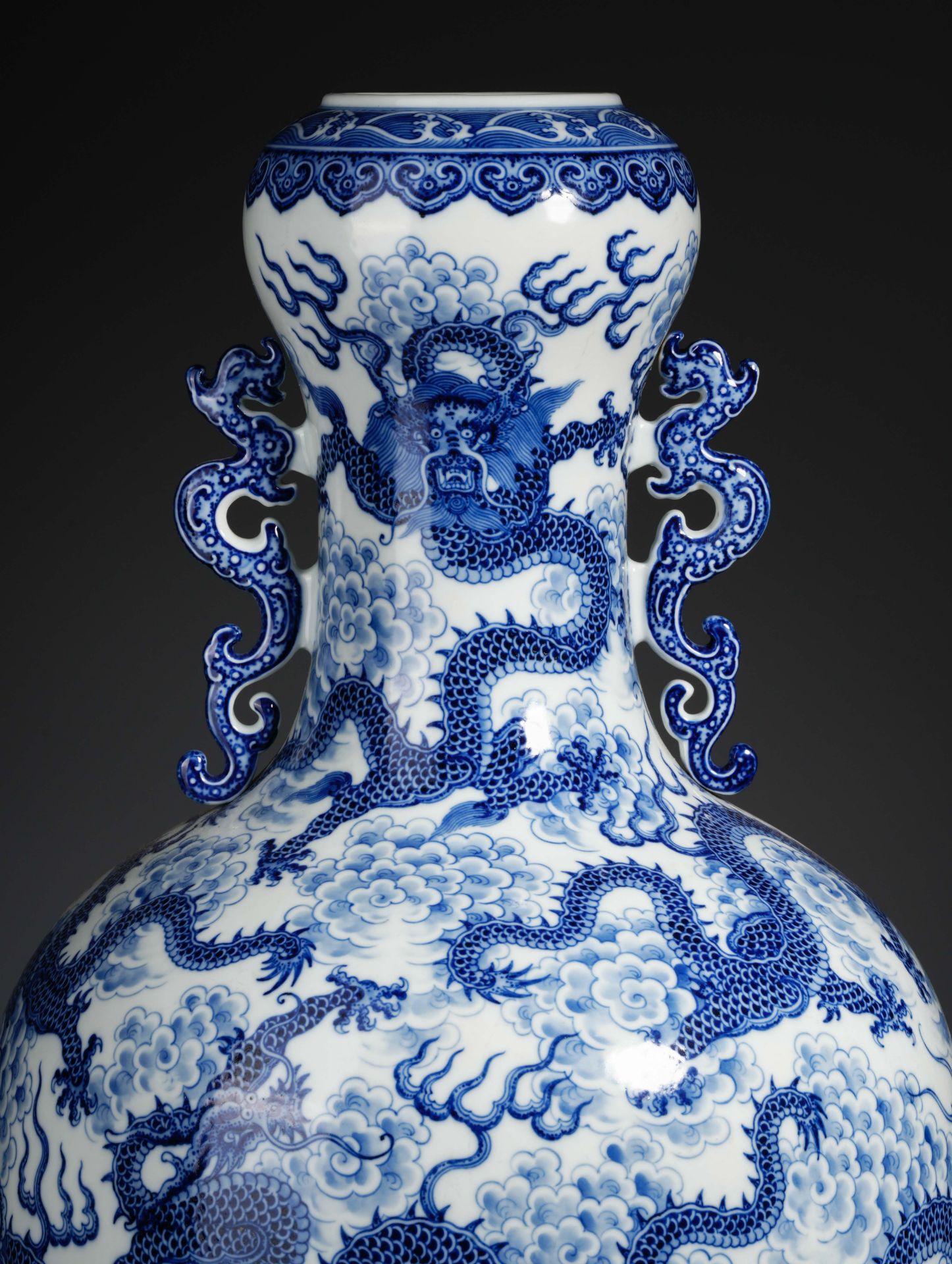 A Chinese Blue and White Dragons Zun Vase - Image 2 of 18