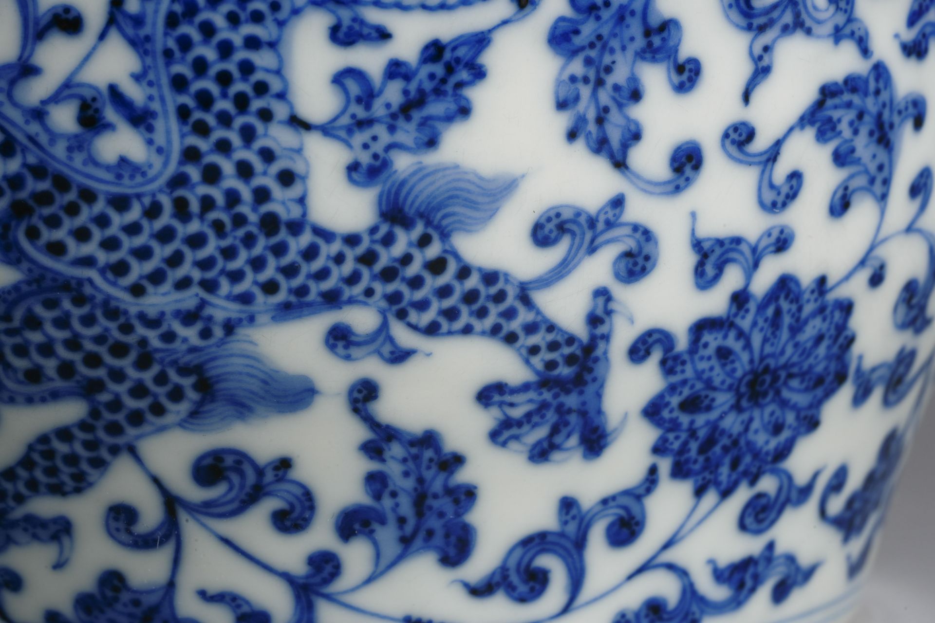 A Chinese Blue and White Dragon Jar with Cover - Image 8 of 11