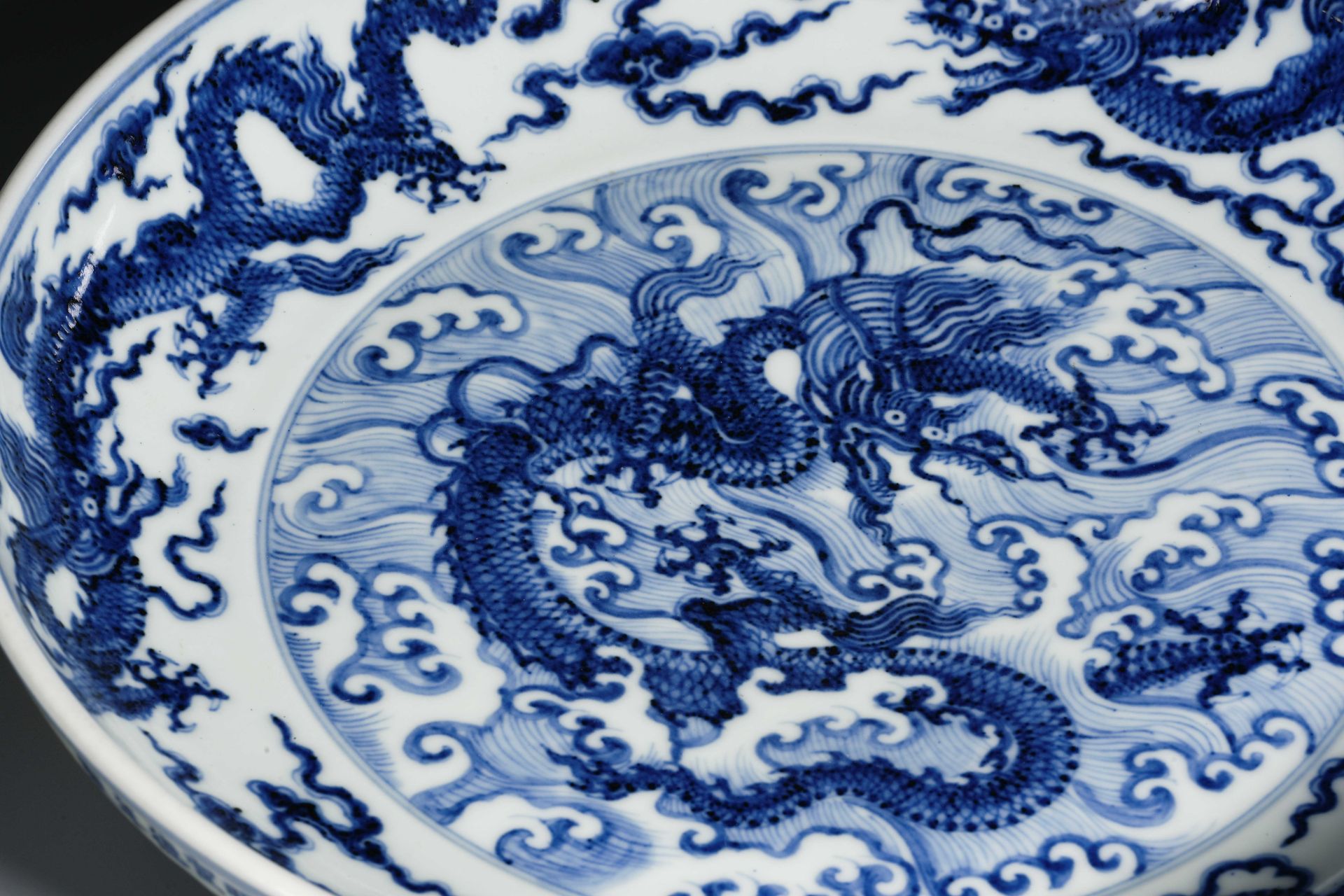 A Chinese Blue and White Dragon Dish - Image 10 of 14