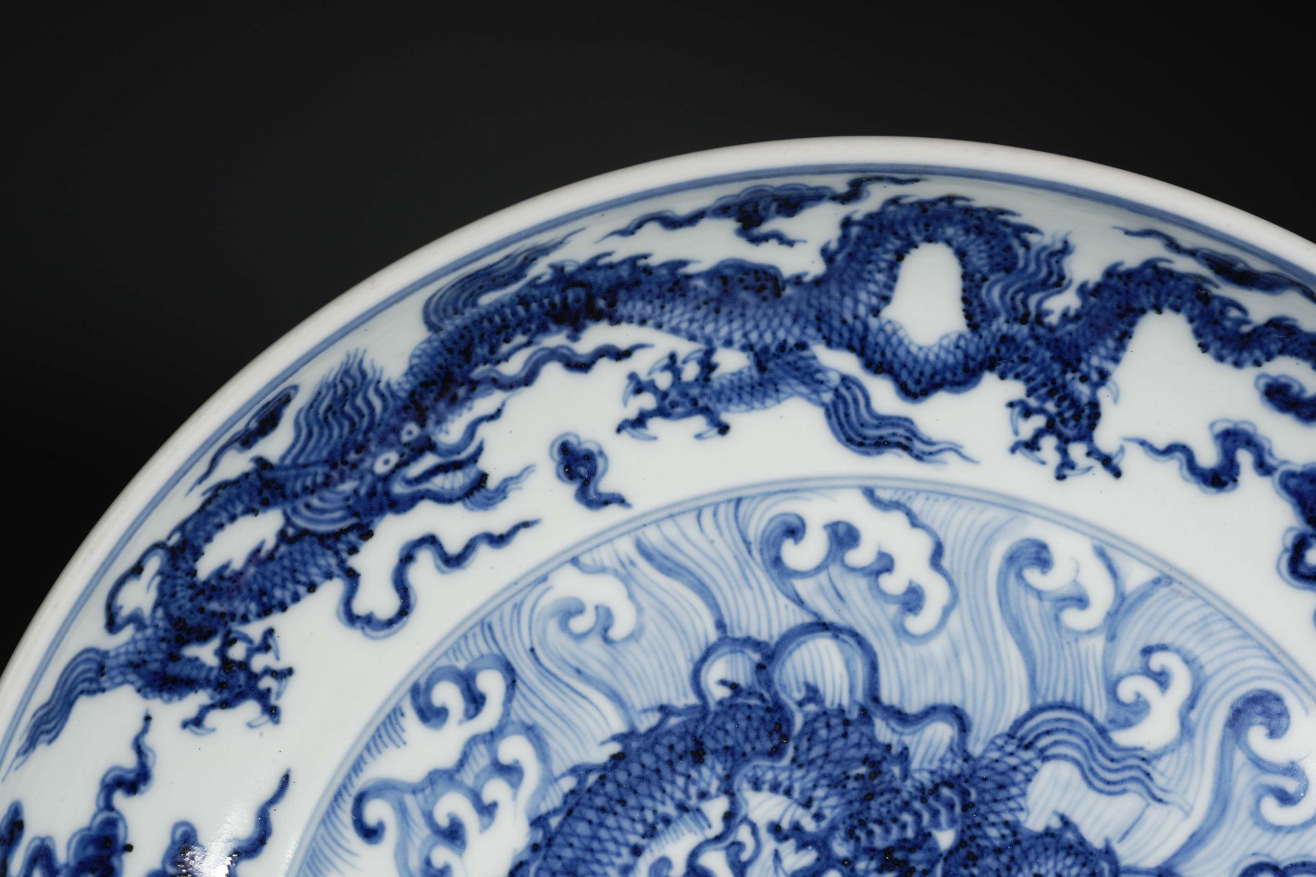 A Chinese Blue and White Dragon Dish - Image 11 of 14