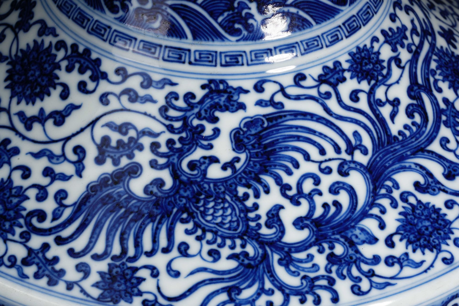 A Chinese Blue and White Dragon and Phoenix Zun Vase - Image 5 of 12