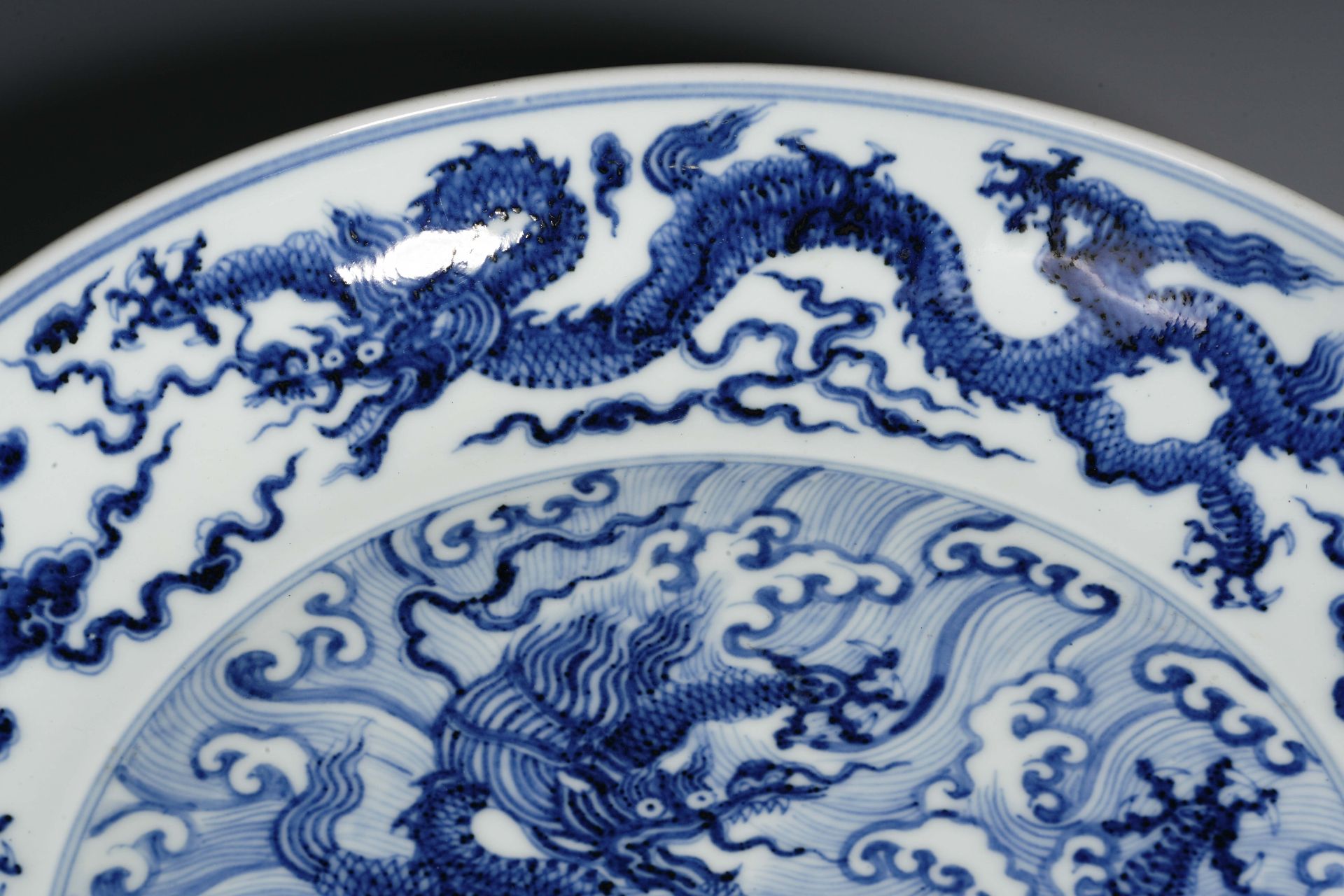 A Chinese Blue and White Dragon Dish - Image 3 of 14