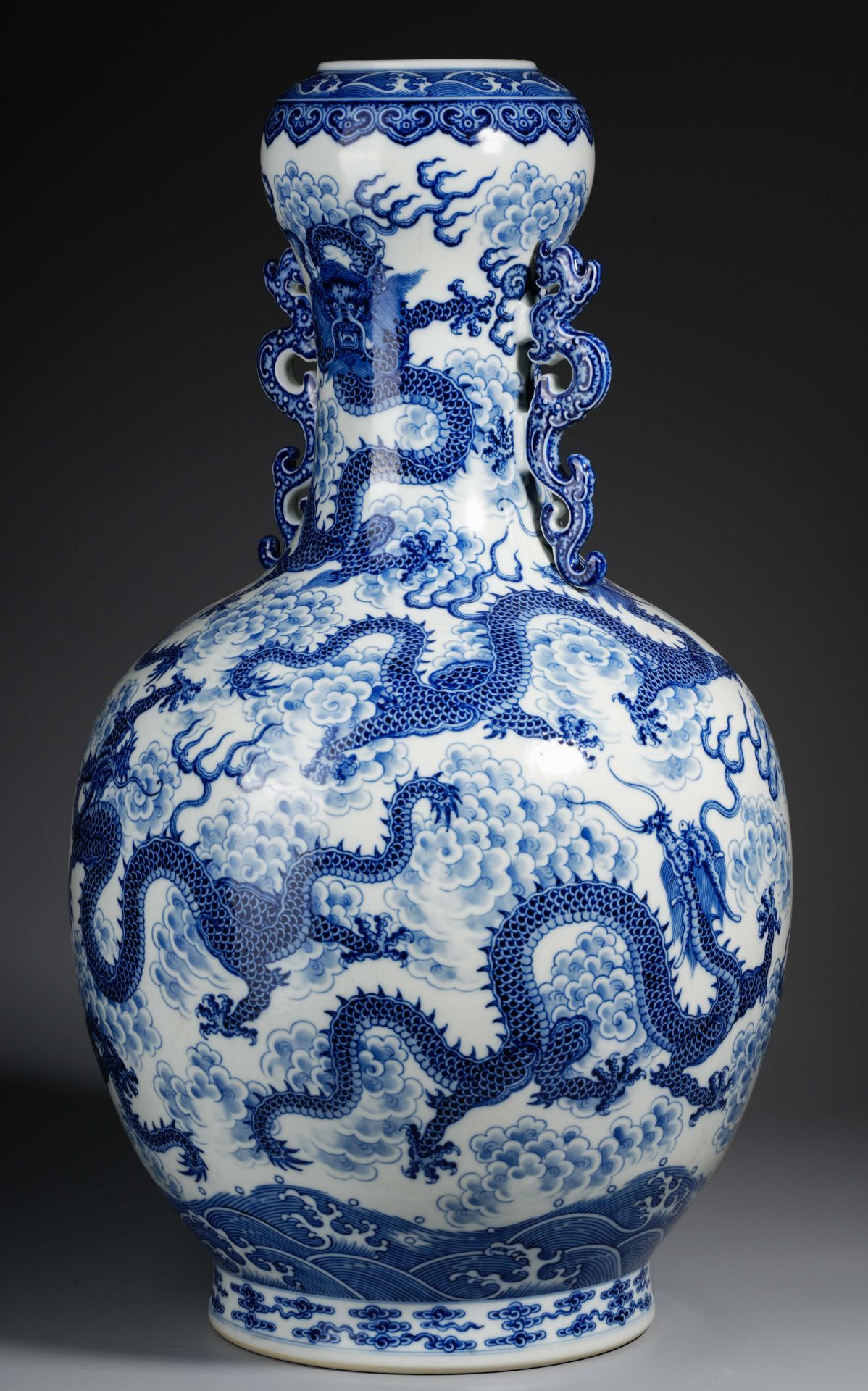 A Chinese Blue and White Dragons Zun Vase - Image 7 of 18