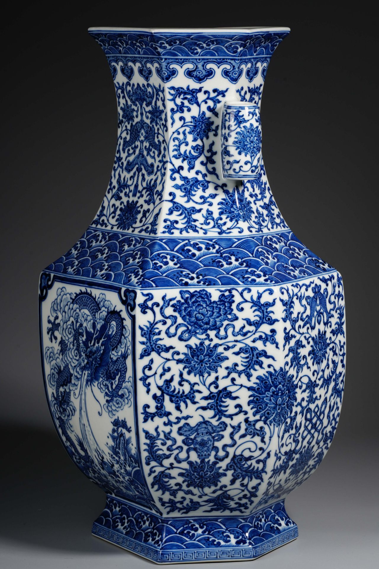 A Chinese Blue and White Dragons Zun Vase - Image 8 of 17