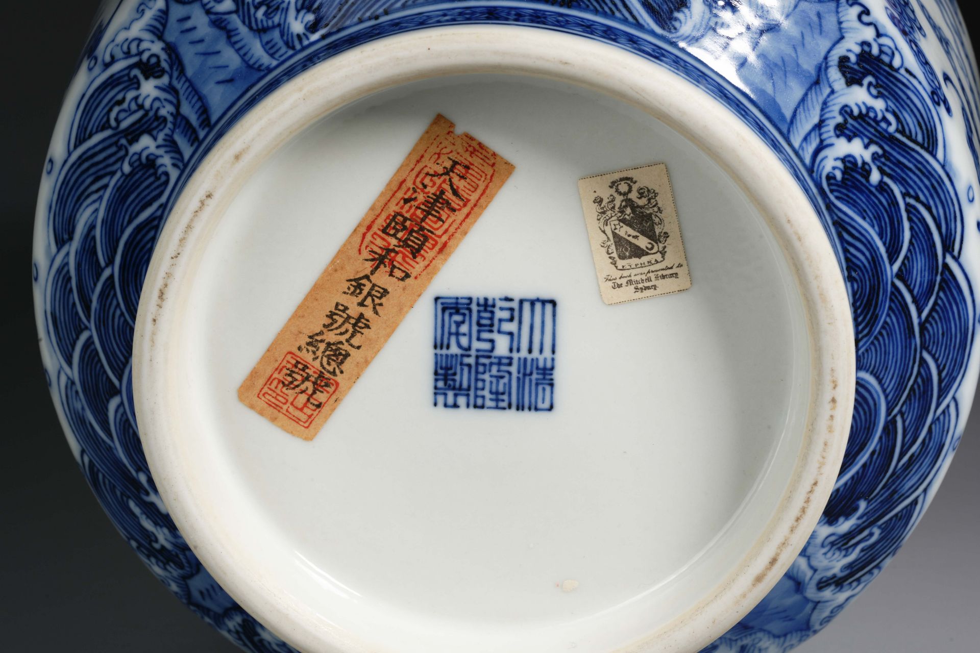 A Chinese Blue and White Bats Jar with Cover - Image 10 of 10