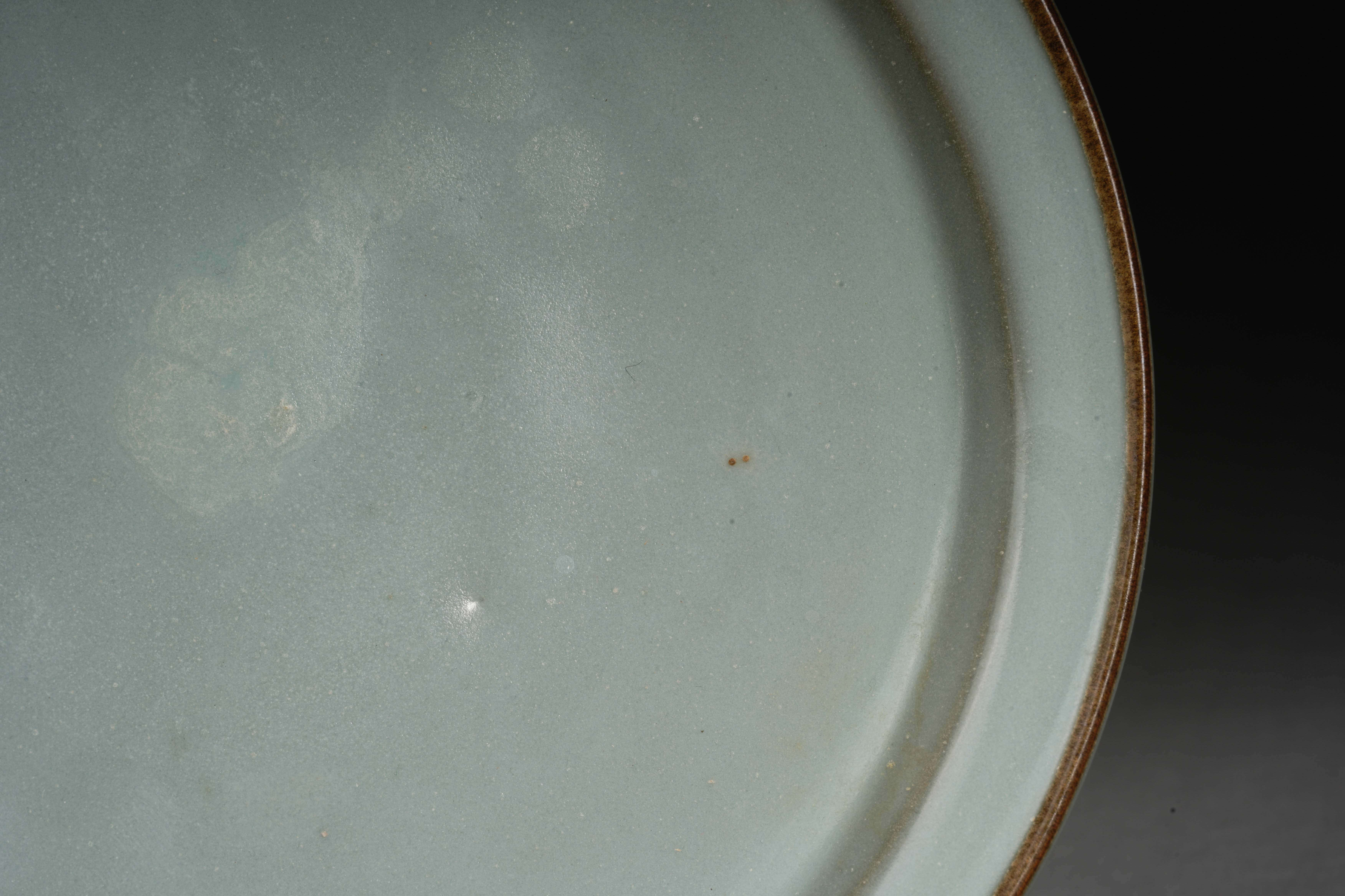A Chinese Guan-ware Plate - Image 6 of 9