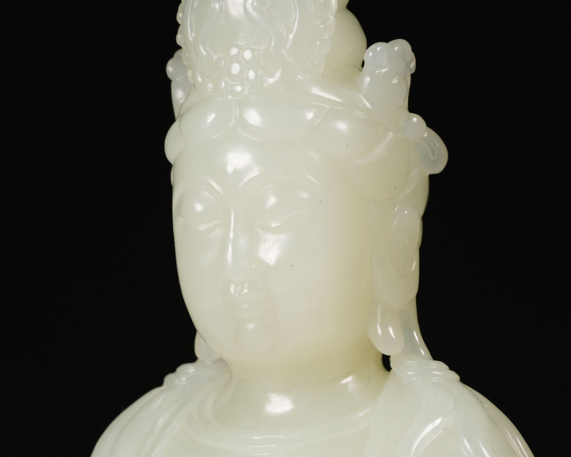A Set of Chinese Carved White Jade Seated Guanyin - Image 9 of 22